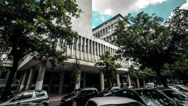 ZABRINJAVAJUĆE Privatne škole počele da dižu plate profesorima matematike da bi ih privolele da predaju; Ni za veće pare niko neće u prosvetu!