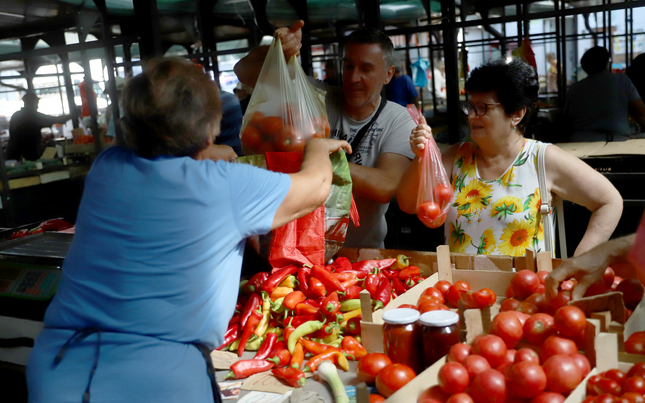 TEGLA AJVARA 1.000 DINARA Na pijaci najprodavaniji paprika i paradajz