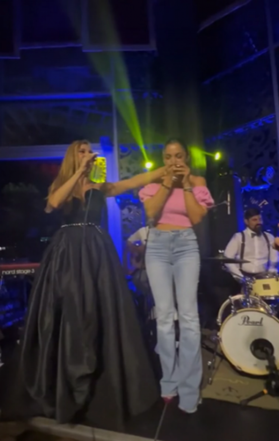 ALEKSANDRA RADOVIĆ GLUMI ZVEZDU Nadica Ademov oduševljeno pevala na nastupu ove pevačice, a ona je nije ni prepoznala (VIDEO)