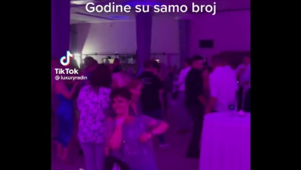 TRI BAKE IZDOMINIRALE SVOJIM PLESOM: Zapalile su podijum uz hit koji klinci u Srbiji obožavaju, one su i boginje i carice