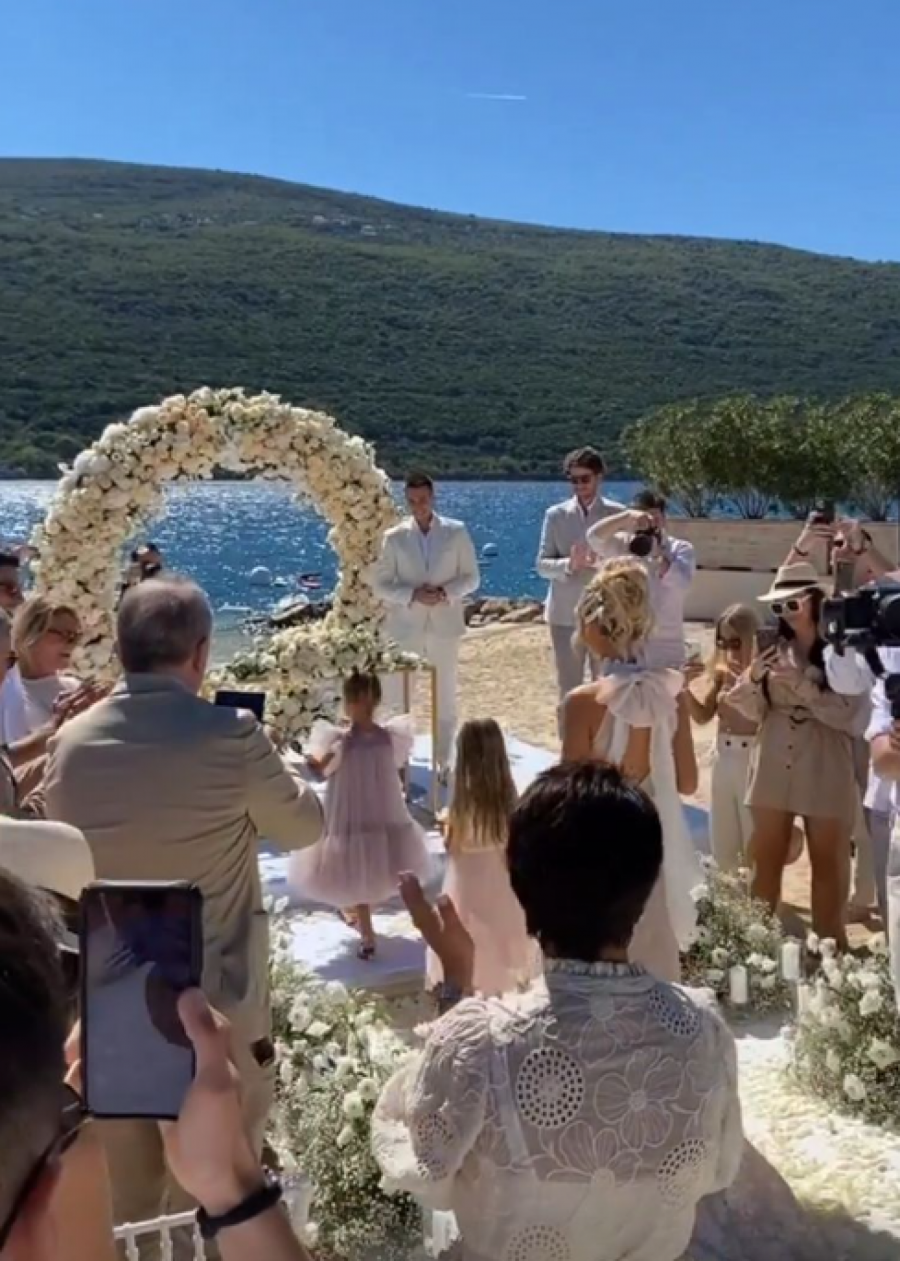 VENČANJE IZ BAJKE ĐORĐA ĐOKOVIĆA I SAŠKE Lejzi-begovi na pesku, pije se voda s vitaminima, a ovaj detalj odušvio sve