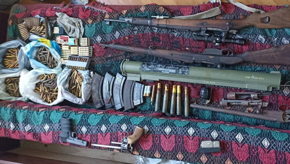 U STANU DRŽAO I ZOLJU Kod dede u Prijepolju pronađen aresnal oružja