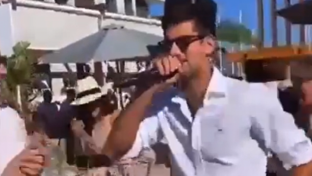NOLE U ELEMENTU Đoković ponovo zapevao na svadbi brata i napravio šou, gosti mu davali bakšiš (VIDEO)