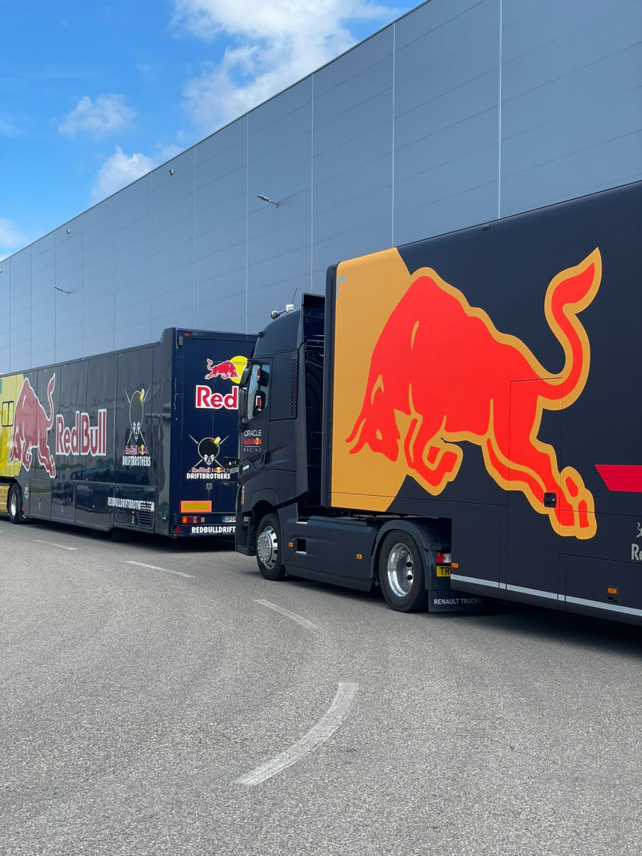 FORMULA 1 SPEKTAKL U BEOGRADU ZA SAMO 4 DANA: Šampionski bolid stigao u Srbiju