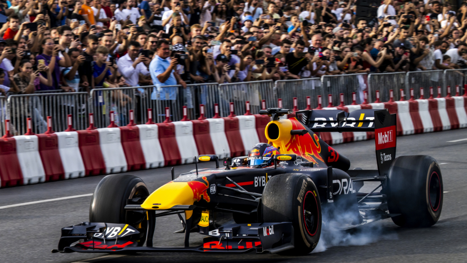 FORMULA 1 SPEKTAKL U BEOGRADU ZA SAMO 4 DANA: Šampionski bolid stigao u Srbiju