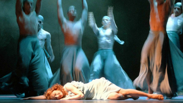 NAJGORA SMRT IKADA, ISIDORA SE UDAVILA EŠARPOM: Proročanstvo joj se ostvarilo, doživela je slavu, a gušila se u bolu, posle njihovog rastanka, Jesenjin izvršava samoubistvo