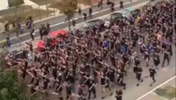 PROVOCIRALI, PA POBEGLI Ceo svet se smeje Dinamovim navijačima