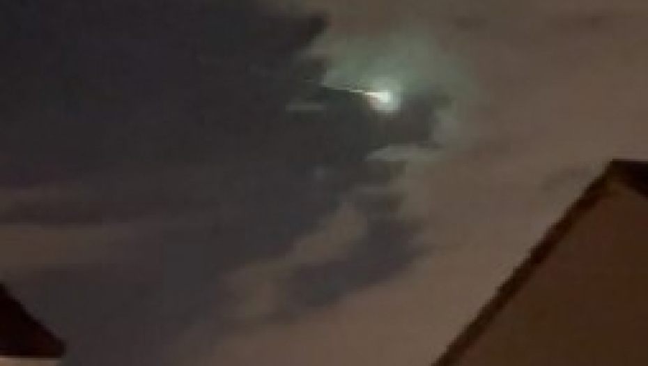 GORELO NEBO IZNAD ENGLESKE I ŠKOTSKE Vatrena kugla sa praskom ostavila ljude u čudu (VIDEO)