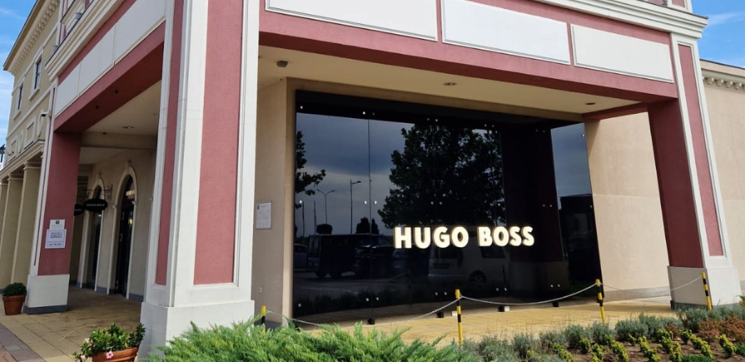 Otvoren je prvi oficijelni HUGO BOSS outlet u Srbiji u BIG FASHION OUTLETU INĐIJA