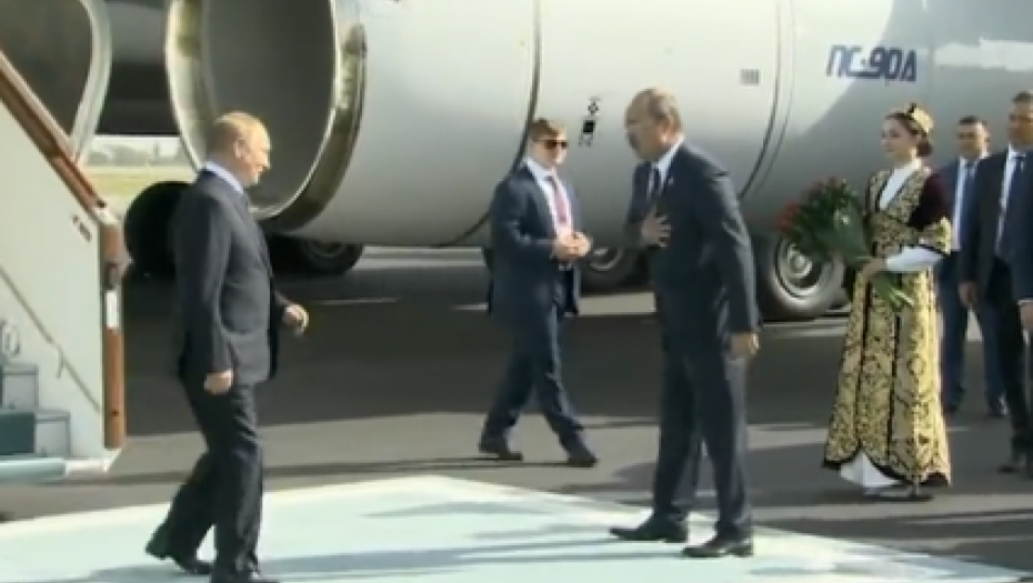 PUTIN ŠOKIRAO NA AERODROMU Niko nije smeo da mu priđe, telohranitelji u pripravnosti! (VIDEO)