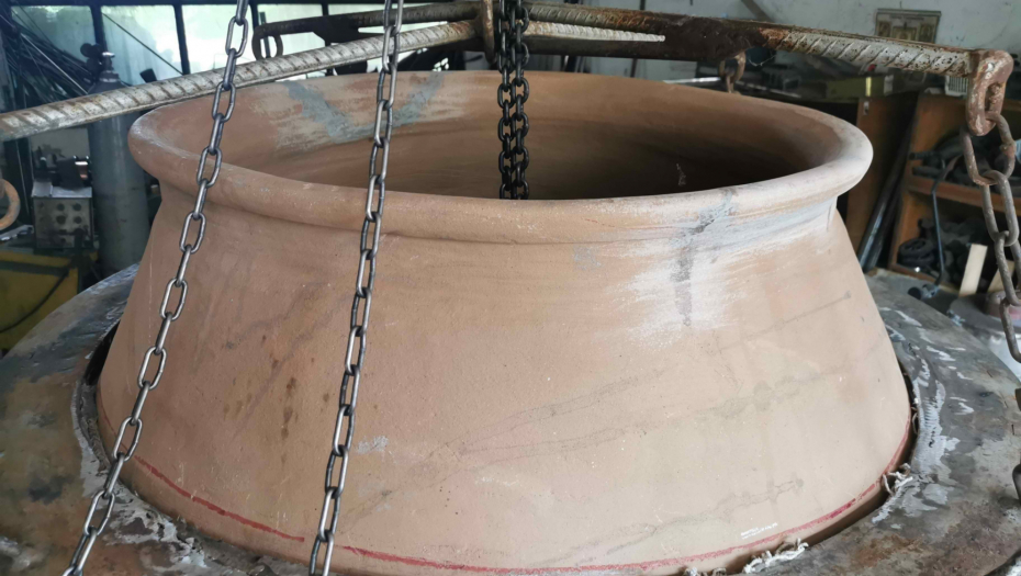 MILAN U LONCU OD 600 LITARA KUVA 400 KILOGRAMA KUPUSA Penzioner iz Mrčajevaca sve zadivio svojom veštinom (FOTO)