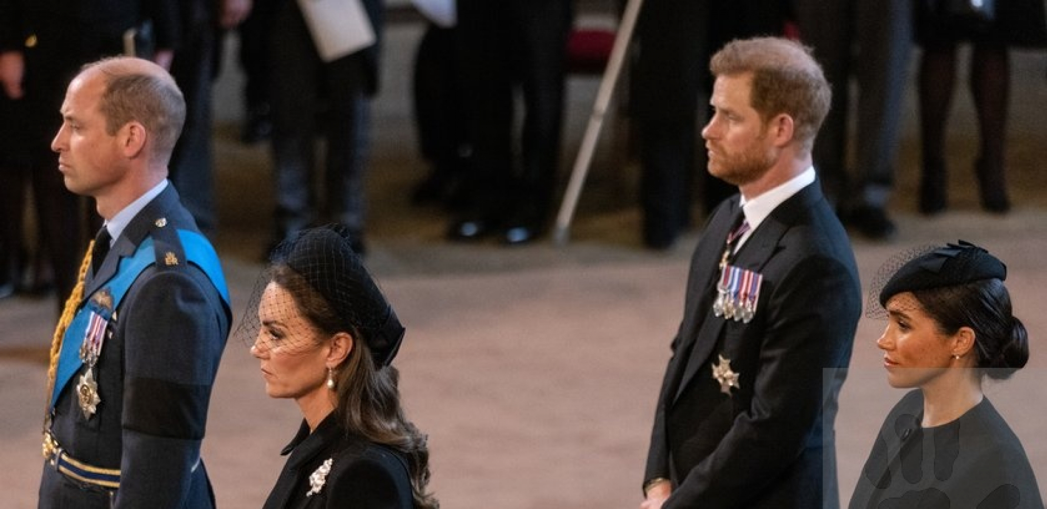 SAMO U BRITANIJI! Dvostruki seksualni napad tokom posmrtne ceremonije kraljice Elizabete!