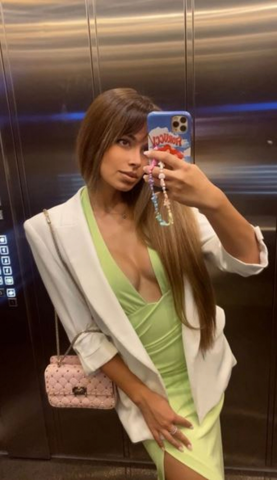 ODBILA DA SE UDA ZA ĐOKOVIĆA Đoletova bivša devojka zapalila društvene mreže, haljina otkrila previše