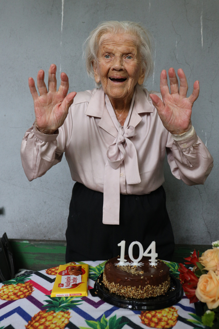 NAJSTARIJA JE GLUMICA NA SVETU Branka Veselinović proslavila 104. rođendan, a ovo je tajna njene dugovečnosti (VIDEO)