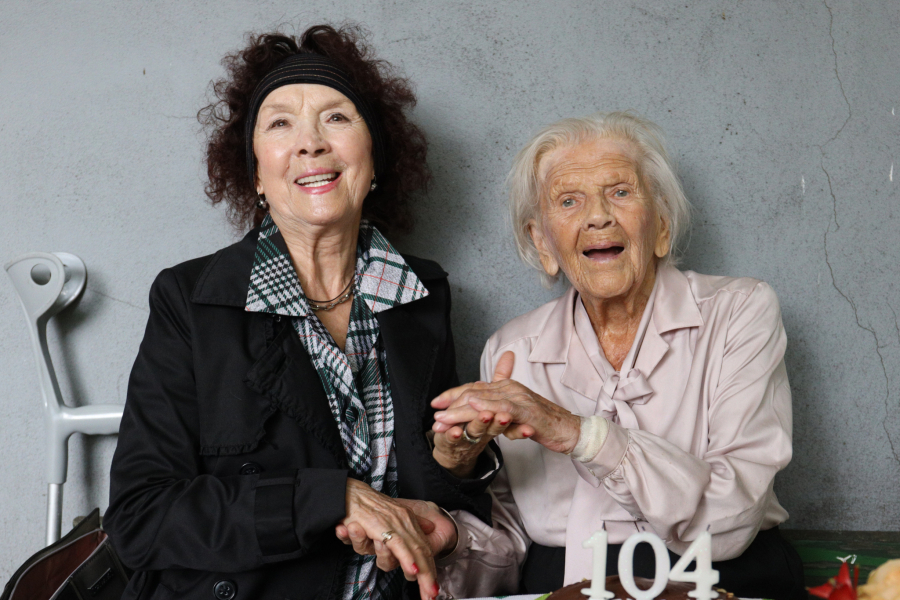 NAJSTARIJA JE GLUMICA NA SVETU Branka Veselinović proslavila 104. rođendan, a ovo je tajna njene dugovečnosti (VIDEO)
