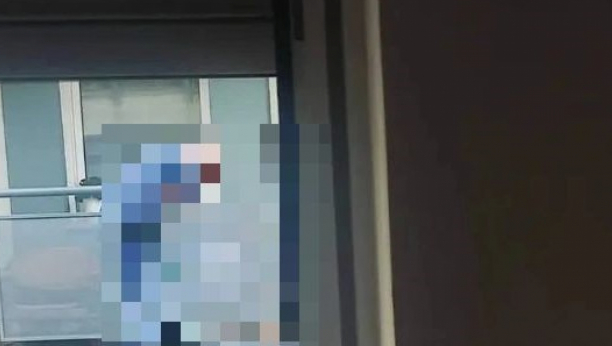 "I KADA JE KIŠNI DAN BUDI NJENO SUNCE": Prizor sa beogradske terase topi srca, ovaj gest gospodina je nešto najlepše za videti