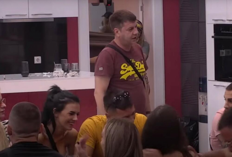 VREĐA ME I SE*SUALNO ZLOSTAVLJA Zadrugarka kivna na Ivana Marinkovića, iznela stravične optužbe na njegov račun, cimeri u šoku