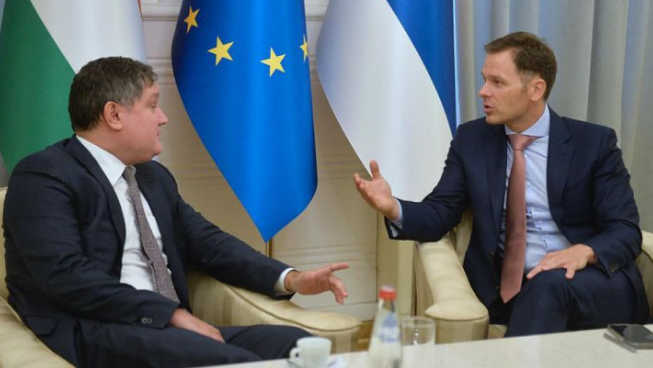 SINIŠA MALI SE SASTAO SA MINISTROM ZA EKONOMSKI RAZVOJ MAĐARSKE Unapređivanje saradnje u oblasti energetike i privrede (FOTO)