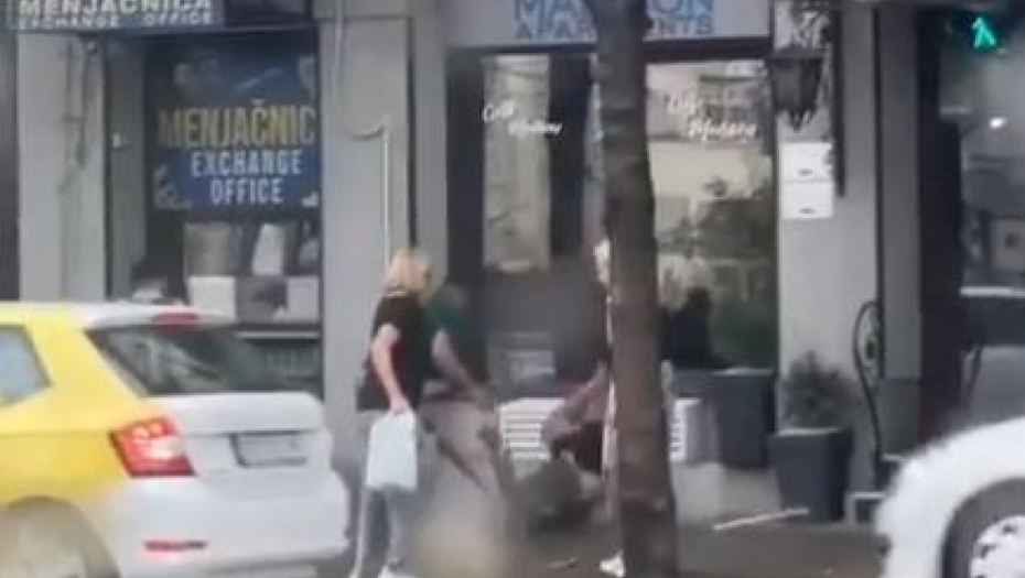 HOROR U NEMANJINOJ! Muškarac pao sa balkona na beton! (UZNEMIRUJUĆI VIDEO)