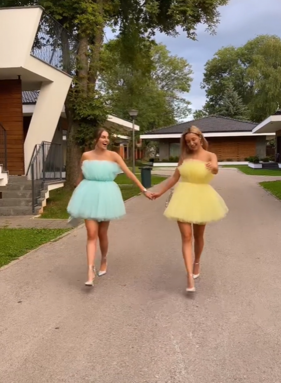 UDALA SE JOŠ JEDNA DŽEJLINA SESTRA Mlada blistala u roze venčanici, a tek da vidite pevačicu i njen stajling (FOTO)