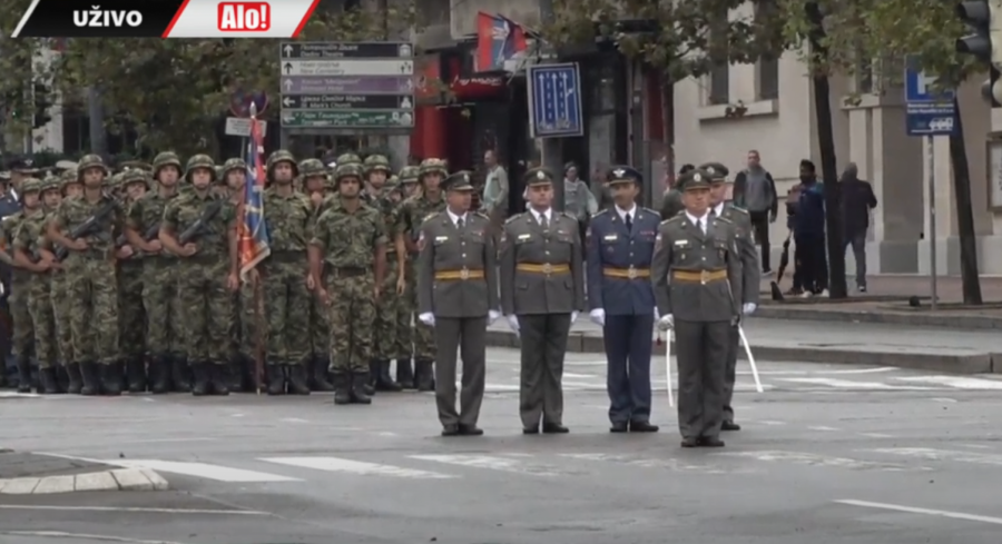 VUČIĆ UPUTIO JAKU I SNAŽNU PORUKU: Ko sme - taj može, ko ne zna za strah taj ide napred! (FOTO)