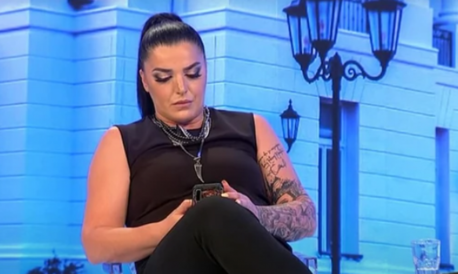 NISAM DOBRO PSIHIČKI Pevačica šokirala javnost lajvom na društvenoj mreži, van sebe od bolova