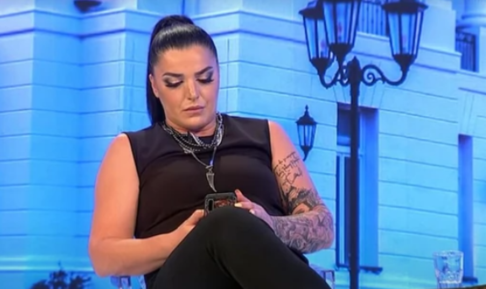 NAPUŠTENOJ BEBI PRUŽILA DOM, A ONDA SU JOJ JE ODUZELI Naša pevačica javno moli za pomoć: Samo jedno želim da znam!