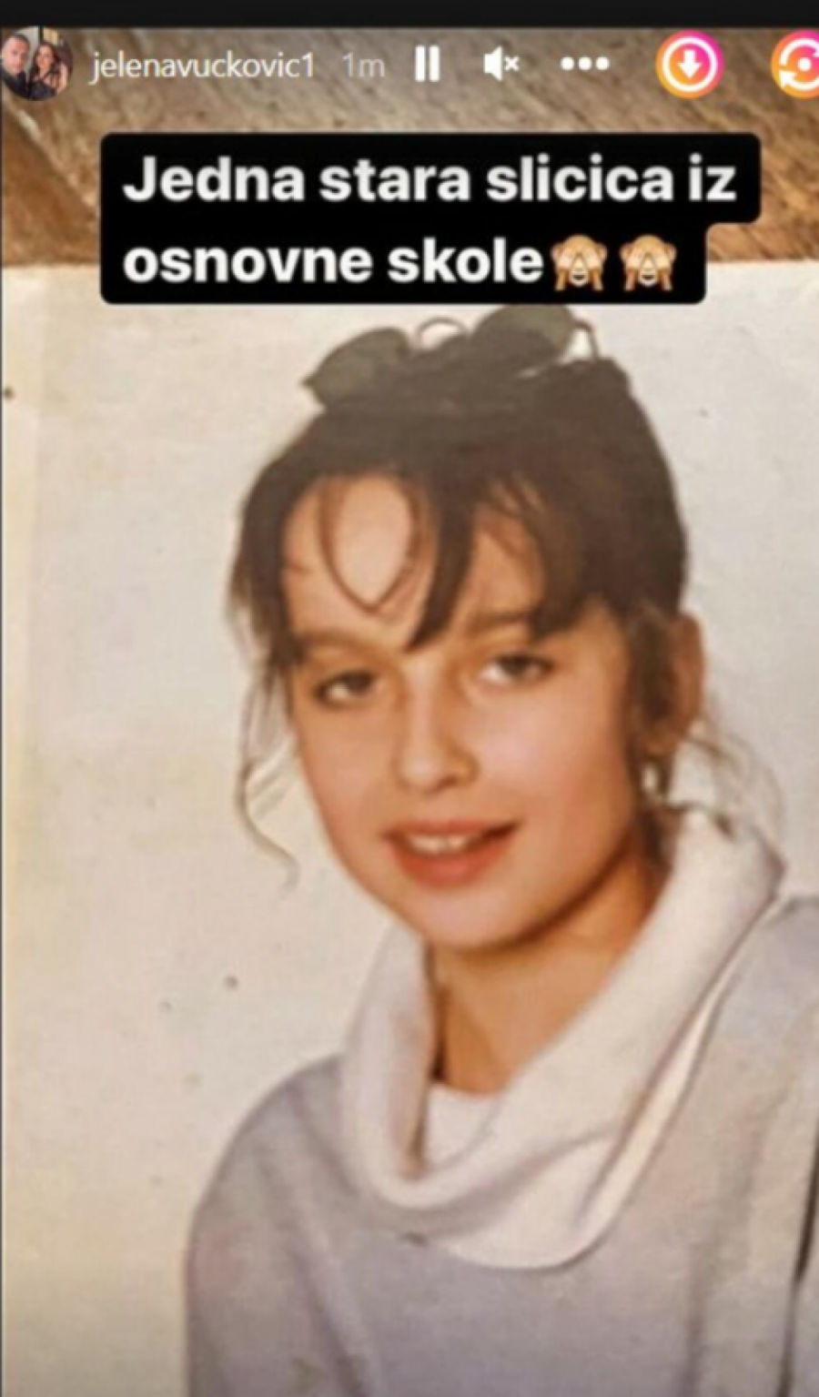 PREPOZNAJETE LI PEVAČICU SA FOTKE? Ćerka je velike folk zvezde, a o njenom razvodu i bujnom poprsju još uvek se priča (FOTO)