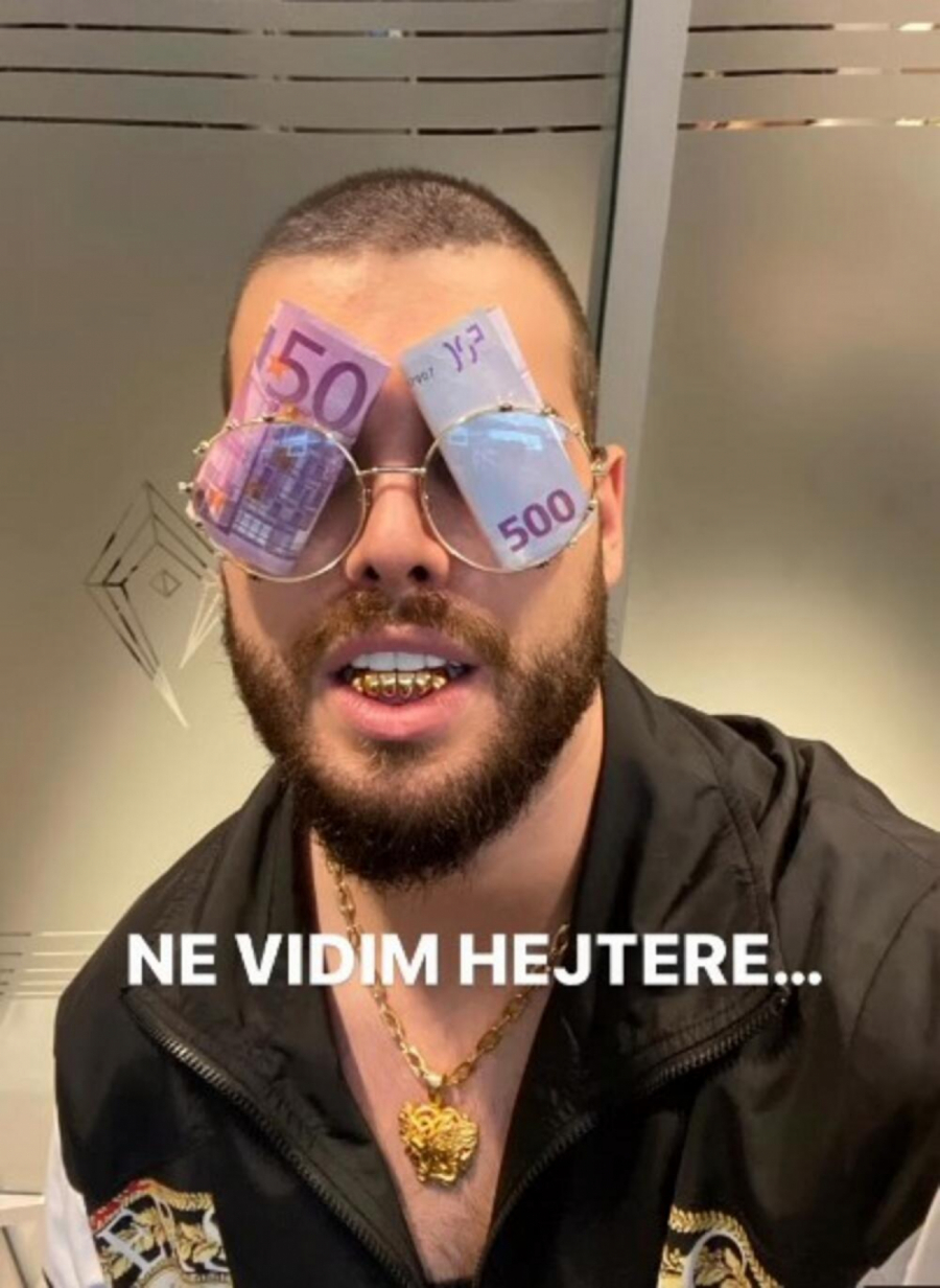 PONOVO SE BLAMIRA Šok potez Adama Adaktara, zlatni zubi i evri, a tek kad pročitate poruku (FOTO)