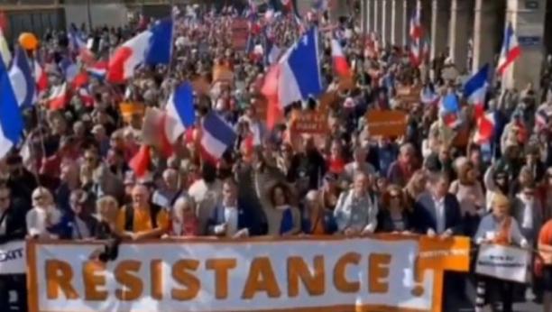 ŽUTI PRSLUCI PRAVE CRNI SEPTEMBAR Masovni protesti u Francuskoj zbog rasta cena (VIDEO)