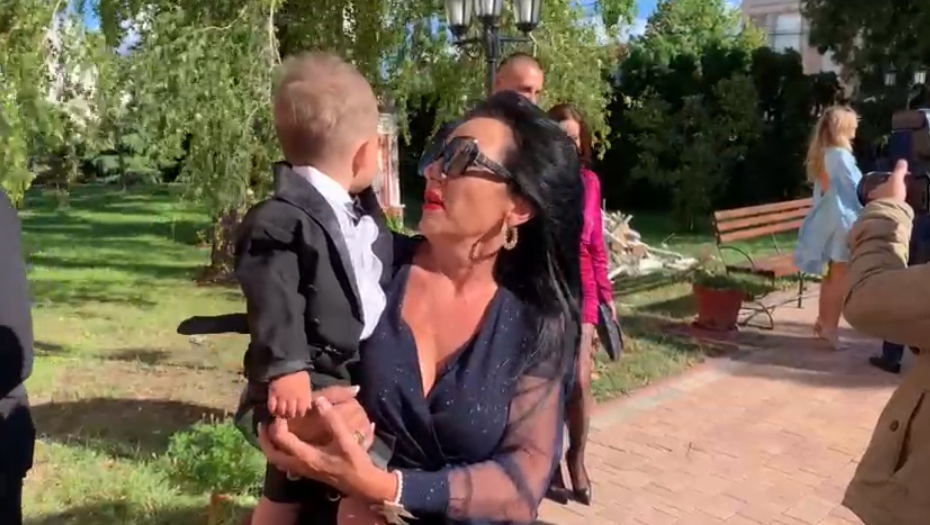 EMOTIVNO Goca Božinovska se raznežila kada je videla unuka! (VIDEO)
