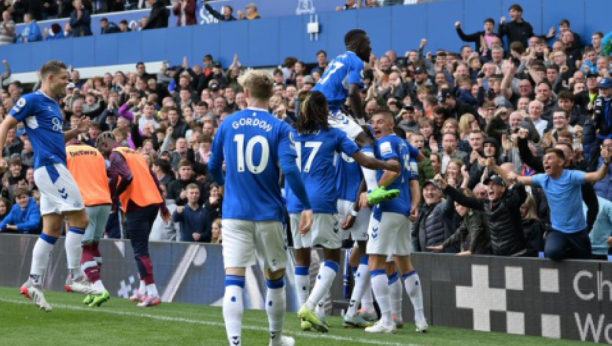 VEST HEM NASTAVIO NIZ BEZ POBEDE Everton minimalcem srušio "čekićare"