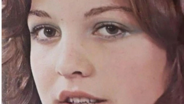 PREPOZNAJETE LI NAŠU PEVAČICU? Danas je jedna od najpopularnijih, a pre skoro 50 godina je izgledala potpuno drugačije