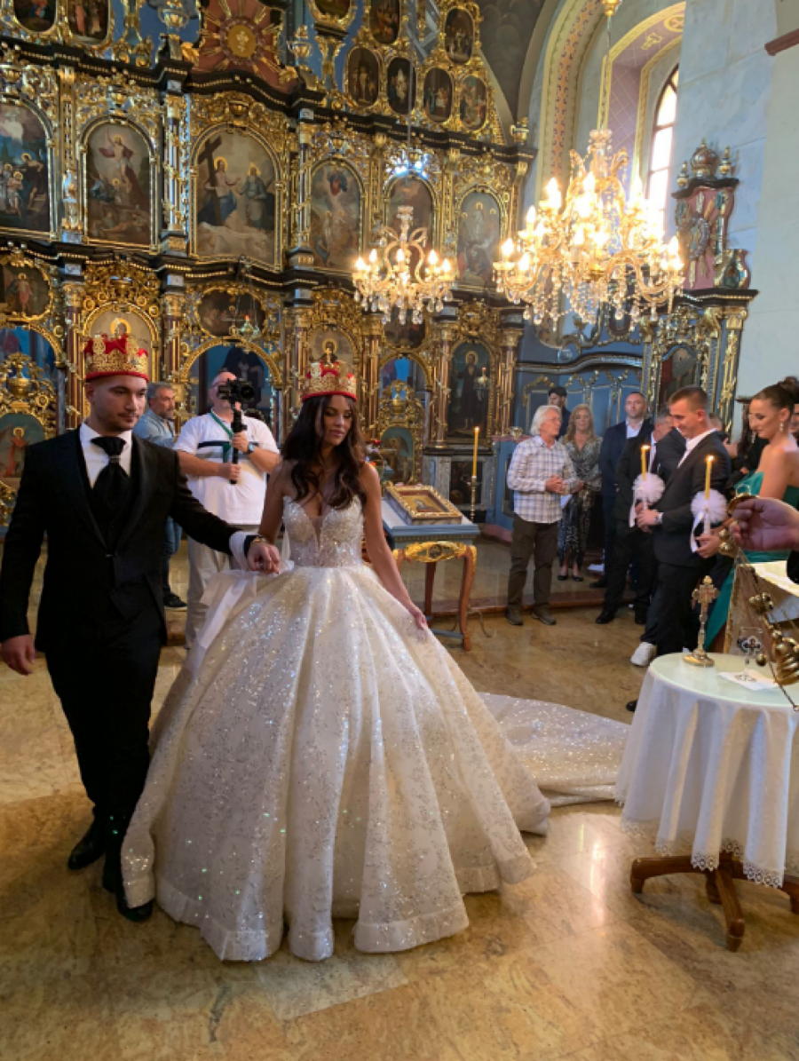 TRI VENČANICE I SVEČANI DOČEK U TITELU Evo po čemu se razlikuju svadbe Veljka Ražnatovića i Mirka Šijana, Bogdana je nosila poseban detalj