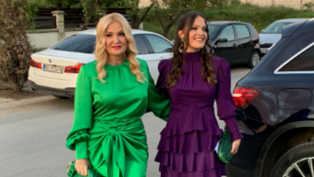 STIŽE ESTRADA NA GALA SLAVLJE Sanja Đorđević pravo sa nastupa došla na svadbu Mirka i Bojane (FOTO/VIDEO)