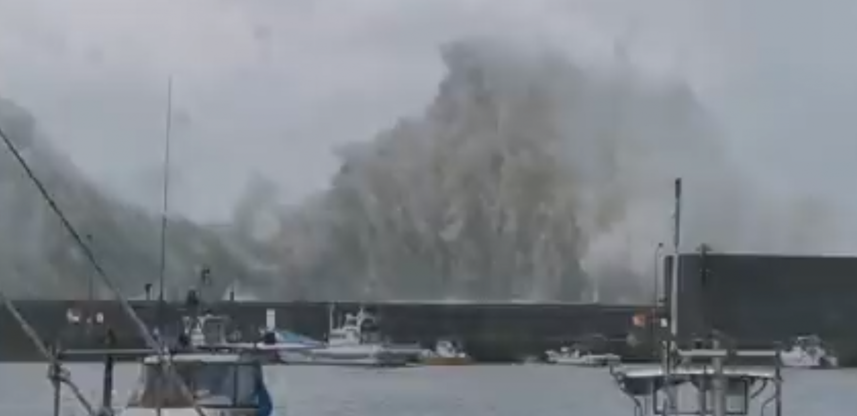 APOKALIPTIČNI PRIZOR U JAPANU Opšta evakuacija, talasi i do 14 metara visine (VIDEO)