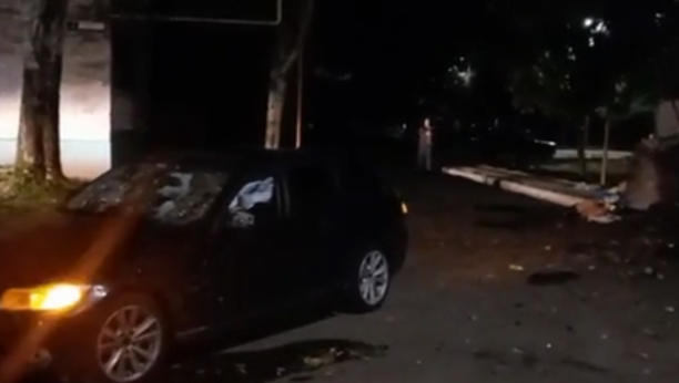 DIGNUT U VAZDUH AUTOMOBIL SA CIVILIMA Užasna scena u samom centru Melitopolja (VIDEO)