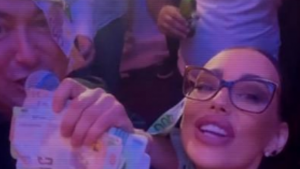 OVO JOŠ NISTE VIDELI! Đani za jedan refren pesme uzeo nekoliko desetina hiljada evra, stavljali mu novac u cipele (FOTO)