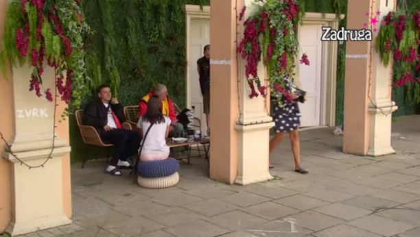 ALEKS VEĆ ZABORAVILA DEJANA? Zadrugar uručio Nikolićevoj misterioznu poruku, šalju tajne signale jedno drugom (VIDEO)