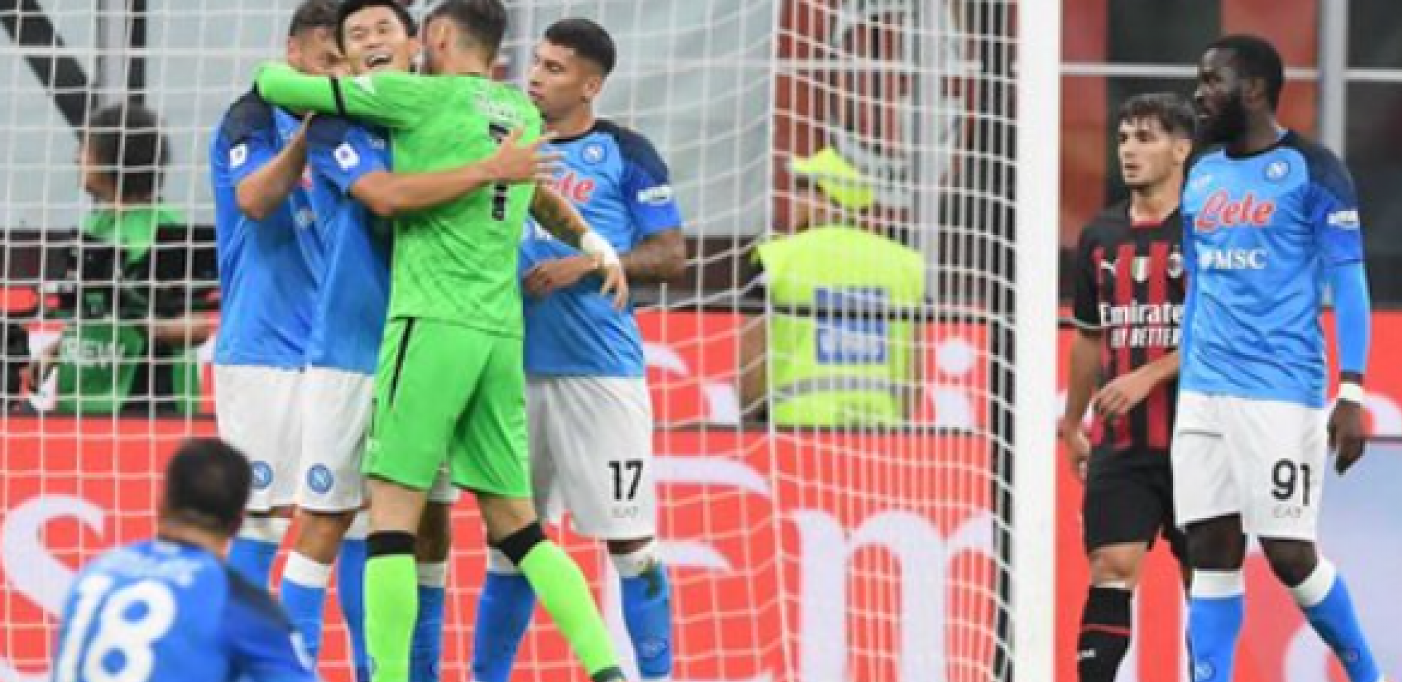 VELIKA BITKA NA "SAN SIRU" PRIPALA NAPOLIJU Uzbudljiv meč odigrali su Napolitanci i ekipa Milana