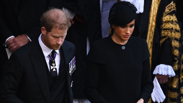 USAMLJENIJI NEGO IKAD Tužna istina o Hariju i Megan otkrivena na sahrani Kraljice