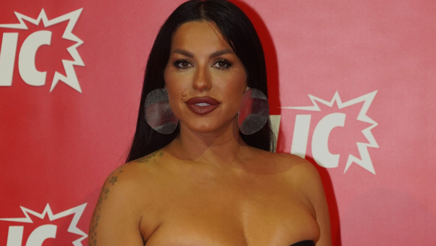 ZVEZDANI UŽITAK Seka se opušta u sauni (FOTO)