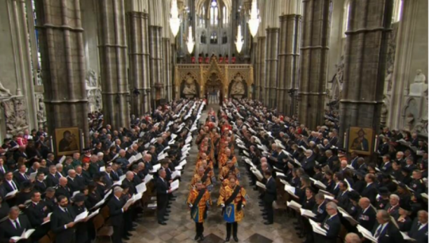 GLEDAOCI U SRBIJI ZAPAZILI NEOBIČAN DETALJ SA SAHRANE KRALJICE ELIZABETE Otkud pravoslavne ikone u u Vestminsterskoj opatiji? (FOTO)