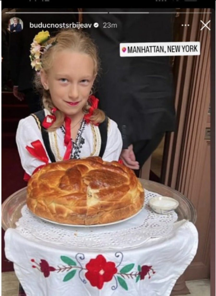 ZAVIJORILA SE SRPSKA ZASTAVA, POGAČA I SO U NJUJORKU Predsednik Vućić objavio sliku iz Amerike (FOTO)