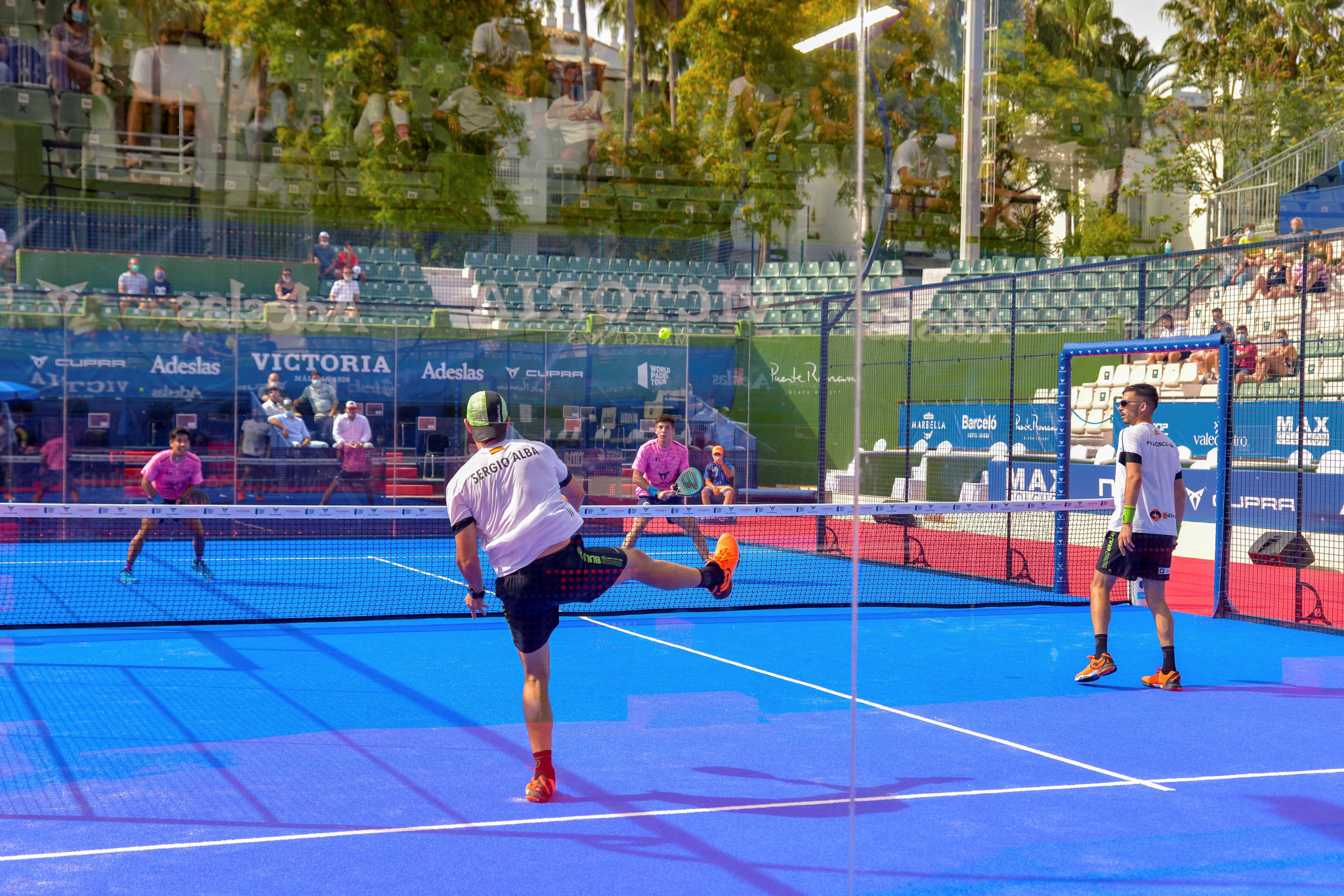 BOLJE OD TENISA I SKVOŠA Igraju ga Novak Đoković i legende Barselone, došlo je vreme da probate novi hit sport PADEL