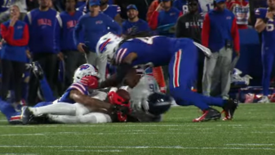 SAIGRAČ MU RAZNEO VRAT Strašna povreda obeležila NFL veče (VIDEO)