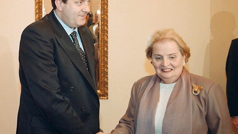 JEDNOM PLAĆENIK, UVEK PLAĆENIK Bio je "američki čovek" a danas daje intervjue za ruske medije