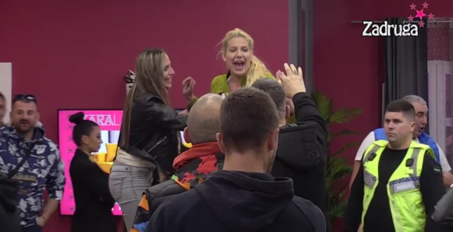 MARŠ U PROSTITUCIJU! Anđela i Valentina u žestokom okršaju, pljušte uvrede