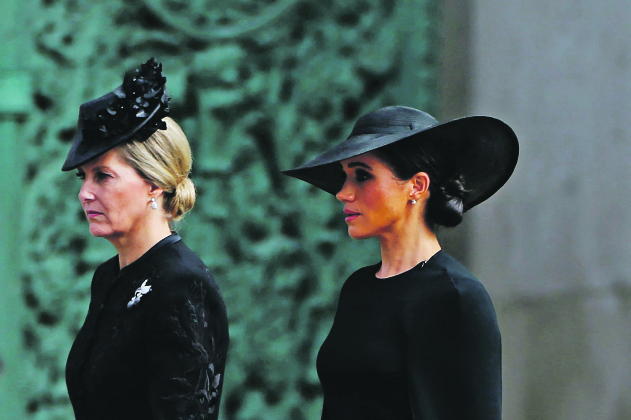 DIJAMANTSKI OPROŠTAJ Dame iz kraljevske porodice i nakitom odale posebnu počast pokojnoj kraljici Elizabeti