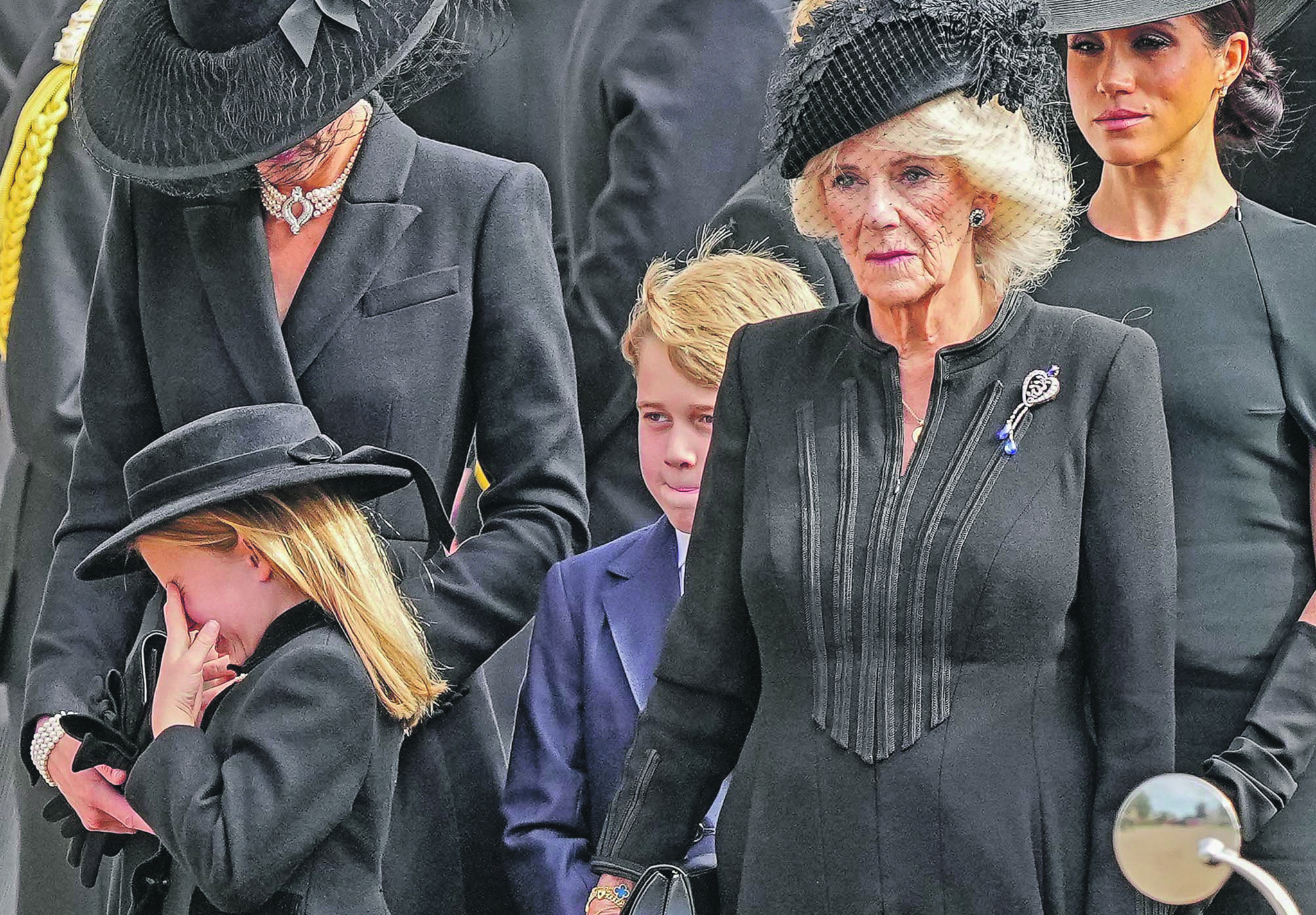 DIJAMANTSKI OPROŠTAJ Dame iz kraljevske porodice i nakitom odale posebnu počast pokojnoj kraljici Elizabeti